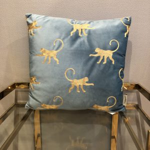 Kussen velvet l.blauw/aap 45x45 cm